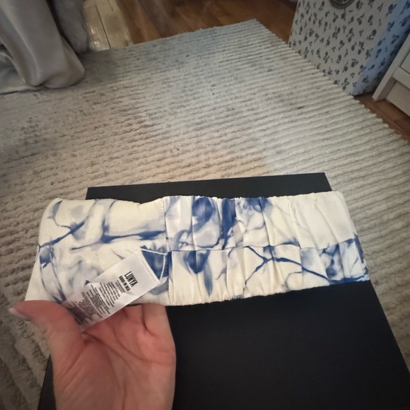 Lunya silk eye mask in Whisper Bloom - Picture 8 of 11